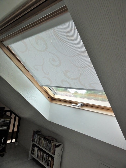 store pour fenêtre de toit